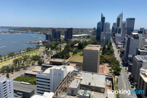 SKY GARDENS SUNSET RIVER VIEW NETFLIX WINE PARKING - Sunshine Coast Tourism 4