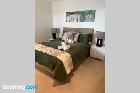 SKY GARDENS SUNSET RIVER VIEW NETFLIX WINE PARKING - Sunshine Coast Tourism 5