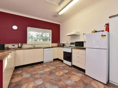 Tabitha Hill Cottage - Holiday Sunshine Coast 4