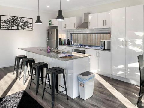 Brand New Home 10 Mins To Beach Torquay Geelong Deakin Hospitals - Holiday Sunshine Coast 2