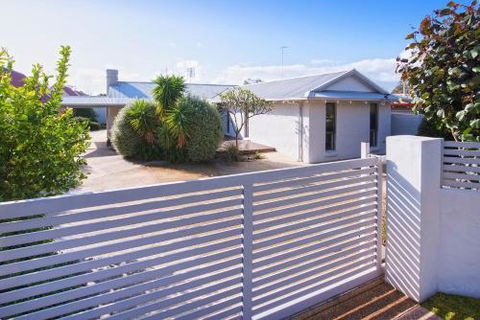 GIFFORD HOUSE - Holiday Sunshine Coast 1