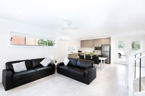 Wagga Apartments 5 - Holiday Sunshine Coast 5