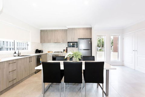 Wagga Apartments 5 - Holiday Sunshine Coast 2