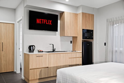 Avenue Motel Apartments - Holiday Sunshine Coast 3