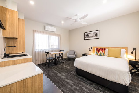 Avenue Motel Apartments - Holiday Sunshine Coast 6
