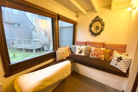 Alpine Retreat - Holiday Sunshine Coast 1