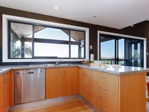 Venabu On Garuwa 20 Garuwa Street Spectacular House With Fabulous Views - Sunshine Coast Tourism 5