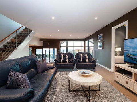 Venabu On Garuwa 20 Garuwa Street Spectacular House With Fabulous Views - Sunshine Coast Tourism 3