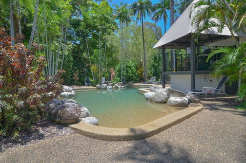 Seascape Holidays â€“ 3 Reef Terraces On St Crispins - Sunshine Coast Tourism 4