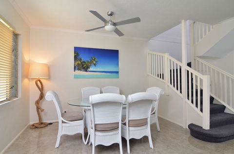 Seascape Holidays â€“ 3 Reef Terraces On St Crispins - Sunshine Coast Tourism 6