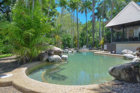 Seascape Holidays â€“ 3 Reef Terraces On St Crispins - Sunshine Coast Tourism 2