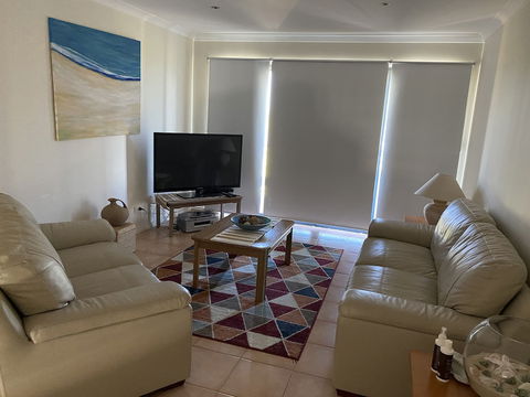 Seaview Apartment - Sunshine Coast Tourism 3