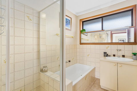 CAPEL A Great Family Getaway - Sunshine Coast Tourism 3