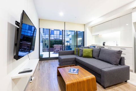 Raphael, 2BDR Carlton Apartment - Holiday Sunshine Coast 0