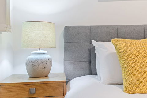 HomeHotel Stylish Apt Next To Train & Westfield - Holiday Sunshine Coast 6