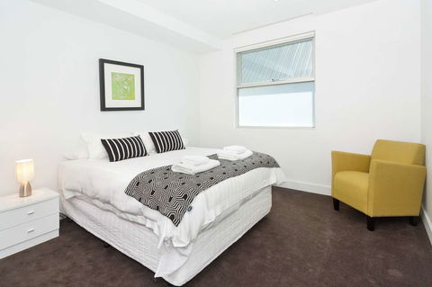 Apartment On Broadway - Holiday Sunshine Coast 3