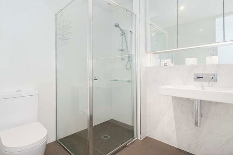 Apartment On Broadway - Holiday Sunshine Coast 4