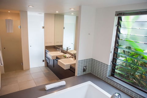 Sea Temple - 160 Luxury Swimout - Sunshine Coast Tourism 6