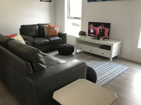 Discover Beach Retreat - Sunshine Coast Tourism 2