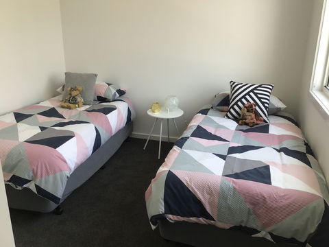 Discover Beach Retreat - Sunshine Coast Tourism 1