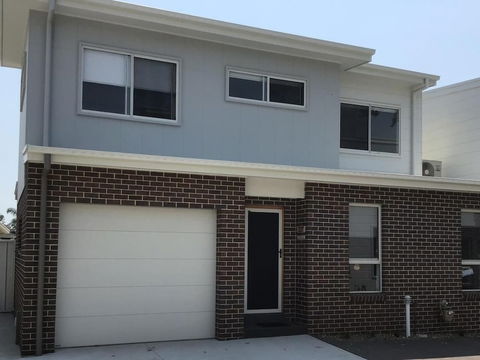 Discover Beach Retreat - Sunshine Coast Tourism 0