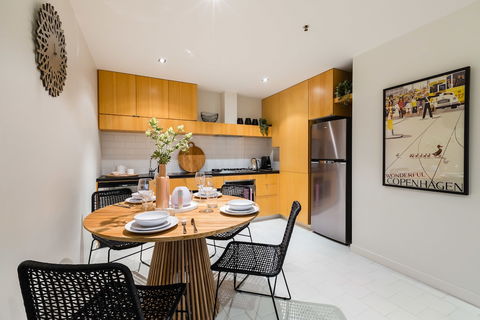 Auguste 2 BDR Melbourne Apartment - Holiday Sunshine Coast 4