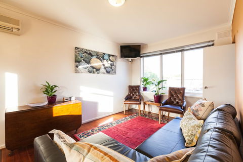 ELEANOR, 1BDR Fitzroy North Apartment - Holiday Sunshine Coast 4
