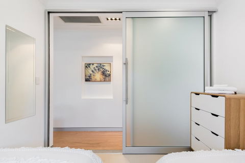 Studio 64 Oyster Bay Modern 3 Bedroom - Sunshine Coast Tourism 5