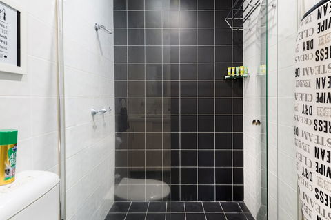 Studio 64 Oyster Bay Modern 3 Bedroom - Sunshine Coast Tourism 3