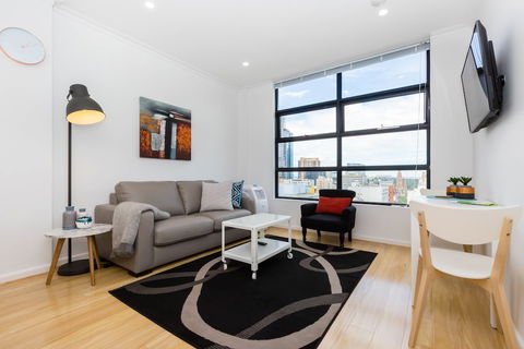 ROLAND, 1BDR Melbourne Apartment - Sunshine Coast Tourism 4