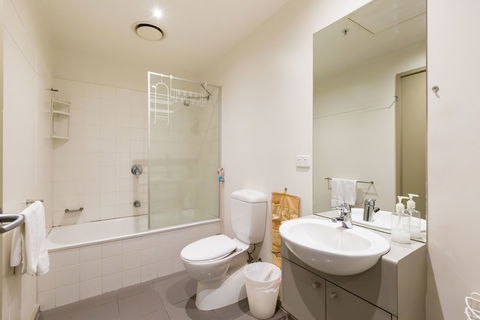 MEGAN, 2BDR Melbourne Apartment - Holiday Sunshine Coast 5