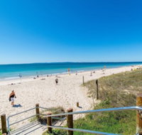 Pet Friendly home walking distance to Surf Beach North St. Woorim - Holiday Sunshine Coast