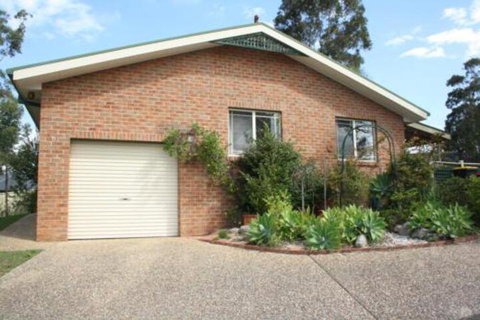Surf Beach On Eric - Holiday Sunshine Coast 0