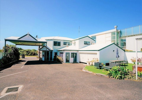 Coastal Motel - Holiday Sunshine Coast 2