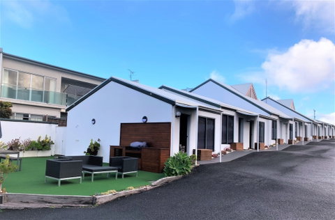 Coastal Motel - Holiday Sunshine Coast 0