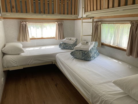 Daysy Hill Country Cottages - Sunshine Coast Tourism 1