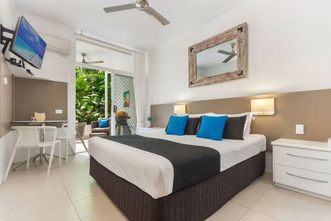By The Sea Port Douglas - Sunshine Coast Tourism 3