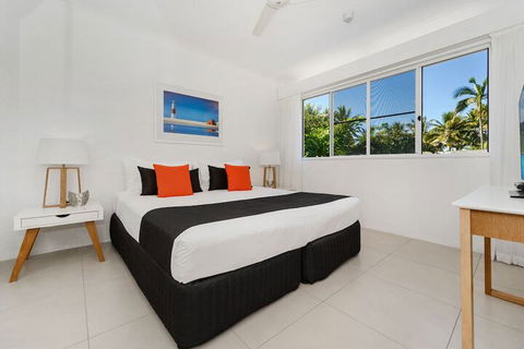By The Sea Port Douglas - Sunshine Coast Tourism 7