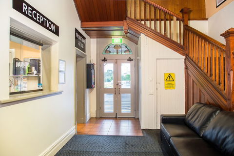 Federal Hotel - Holiday Sunshine Coast 1