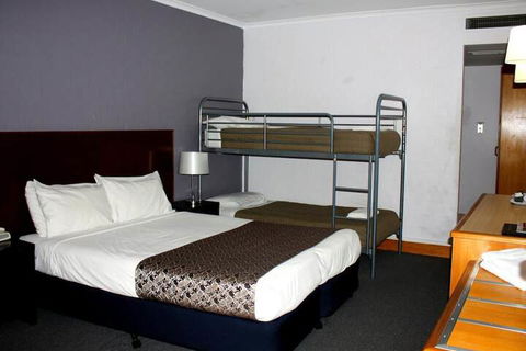 The Capital Airport Motel - Holiday Sunshine Coast 4