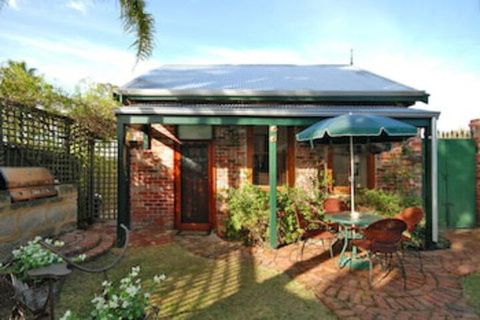 Above Bored Bed & Breakfast - Holiday Sunshine Coast 0