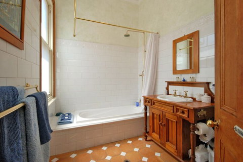 Above Bored Bed & Breakfast - Holiday Sunshine Coast 6