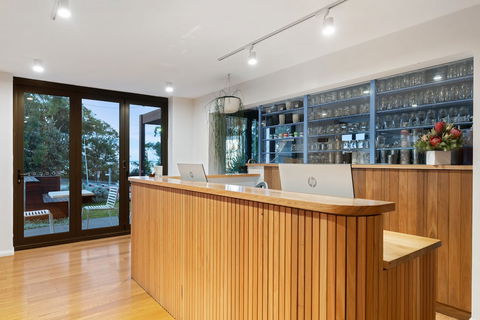 Hotel Nelson - Sunshine Coast Tourism 3