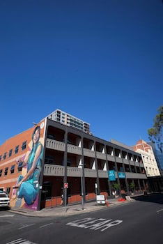 Adelaide Central YHA - Hostel - Holiday Sunshine Coast 1