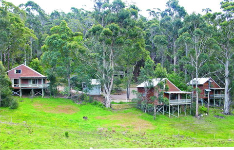 Karma Chalets - Sunshine Coast Tourism 0