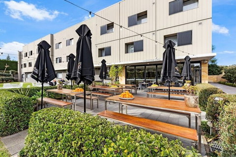 Miramare Gardens - Holiday Sunshine Coast 1