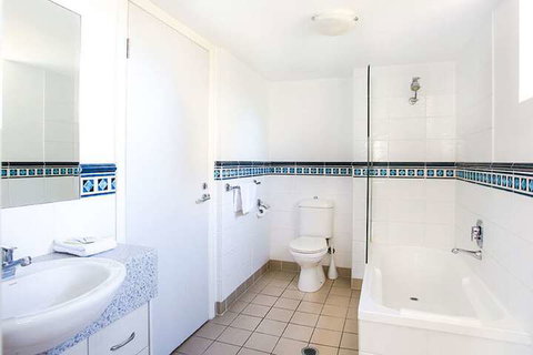 Wharf Boutique Apartments - Sunshine Coast Tourism 7