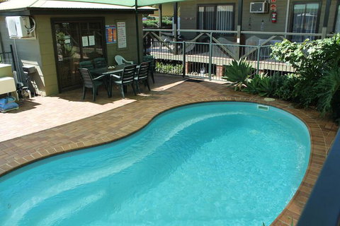 Lake Forbes Motel - Sunshine Coast Tourism 4