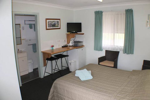 Lake Forbes Motel - Sunshine Coast Tourism 5