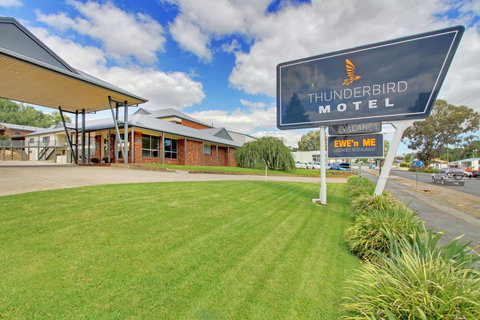 Thunderbird Motel - Holiday Sunshine Coast 0